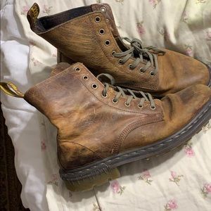Distressed brown doc martens (READ BIO)